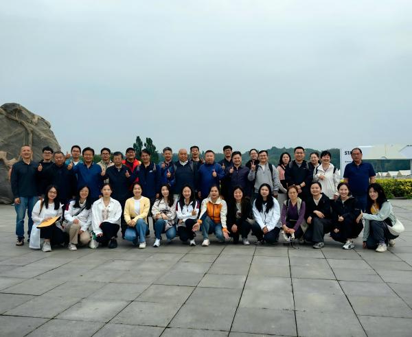 躍動(dòng)春光，共赴夏至 ——中國(guó)農(nóng)墾經(jīng)濟(jì)發(fā)展中心組織開展春游暨職工健步走活動(dòng)