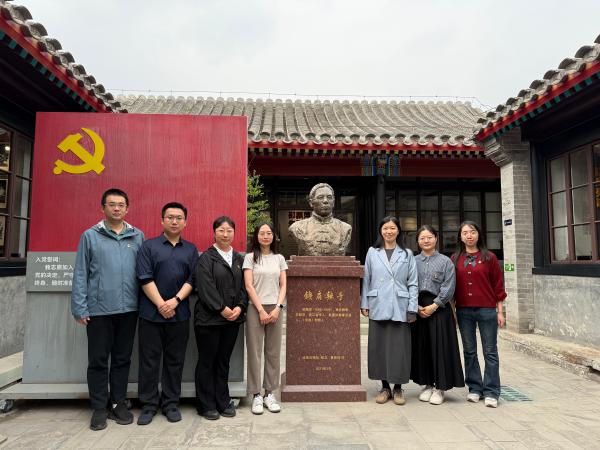 遵守“鐵規(guī)矩”，做好“學(xué)查改”——農(nóng)墾中心第一青年理論學(xué)習(xí)小組開展深入貫徹中央八項(xiàng)規(guī)定精神專題學(xué)習(xí)